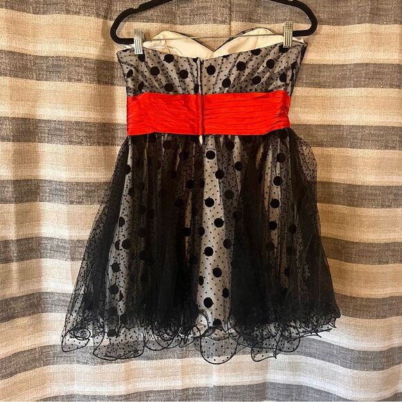 Tony Bowls Black/White Polka Dot With Red Flowers Strapless Mini Dress Size 10 - Picture 2 of 12